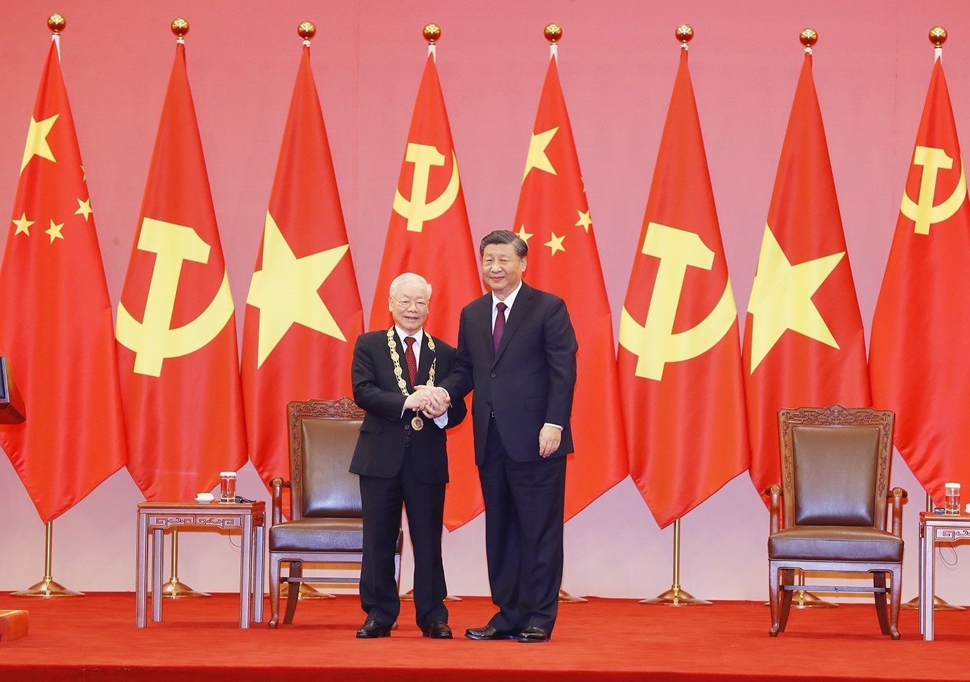 Chủ tịch Tập Cận Bình trao Huân chương Hữu nghị tặng Tổng Bí thư Nguyễn Phú Trọng